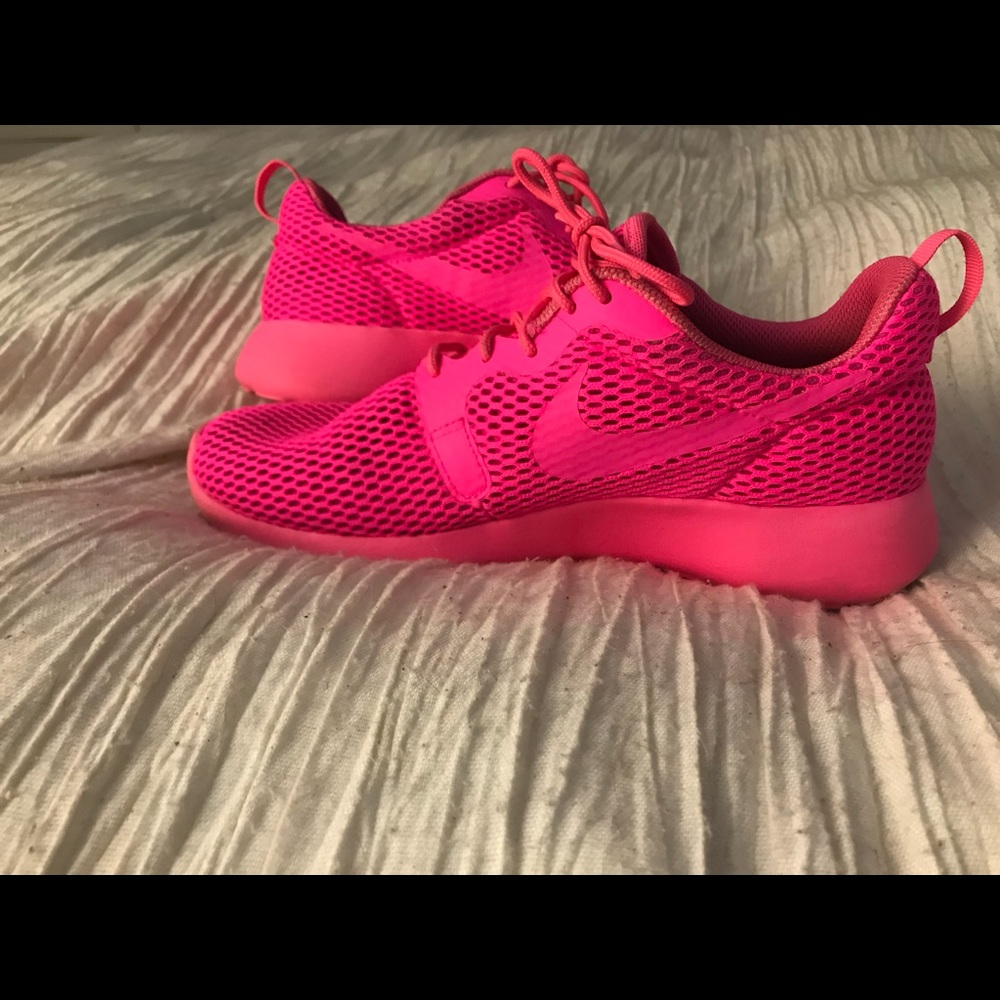 Women’s Nike Running Shoe/Sneaker - Roshe Size 8